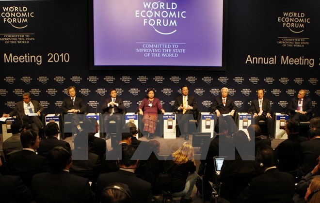 Thủ tướng Nguyễn Tấn Dũng (thứ tư, bên trái) tham dự WEF 2010 tại Davos (Ảnh: TTXVN)