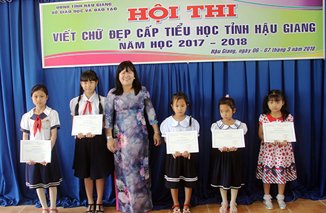 Trao 123 giải thưởng Hội thi Viết chữ đẹp cấp tiểu học